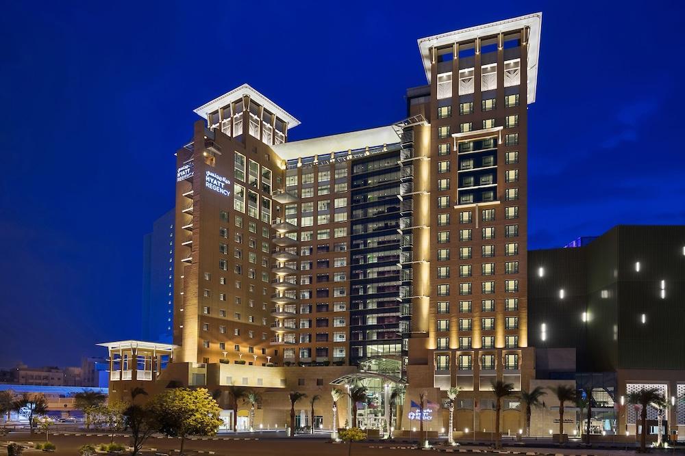 阿尔寇特购物中心凯悦酒店 科威特 外观 照片 The hotel at night