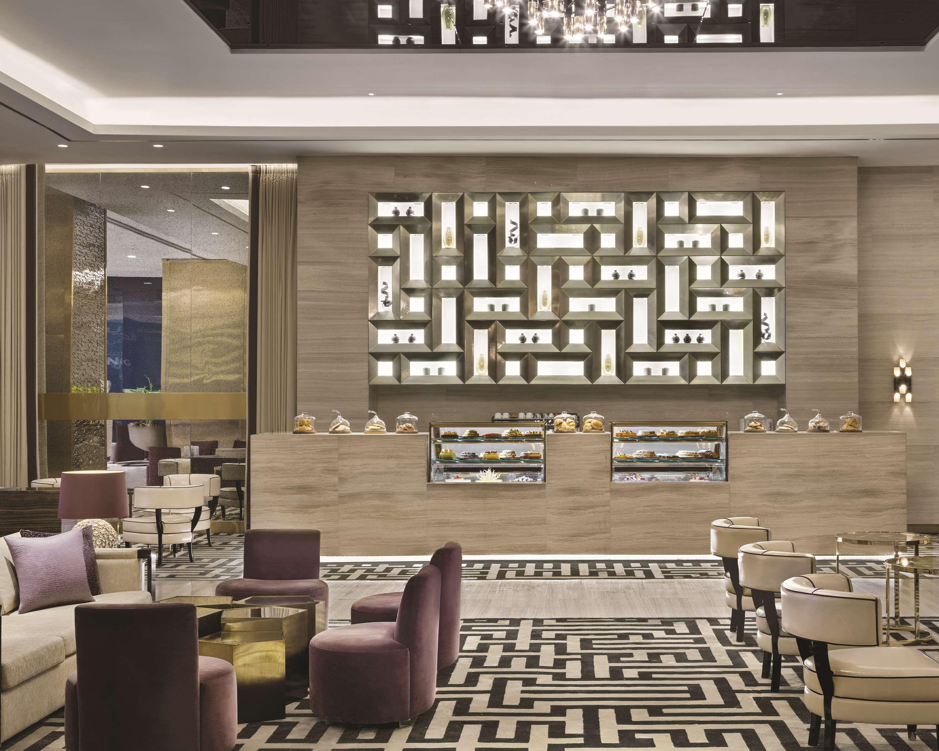 阿尔寇特购物中心凯悦酒店 科威特 外观 照片 The lobby of the hotel
